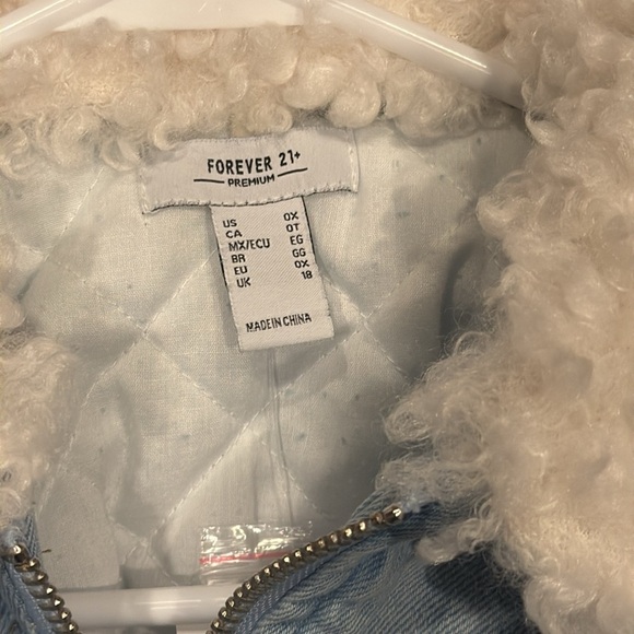 NWT! 0X Light Blue Denim Jacket with White Fur Collar - Picture 9 of 11